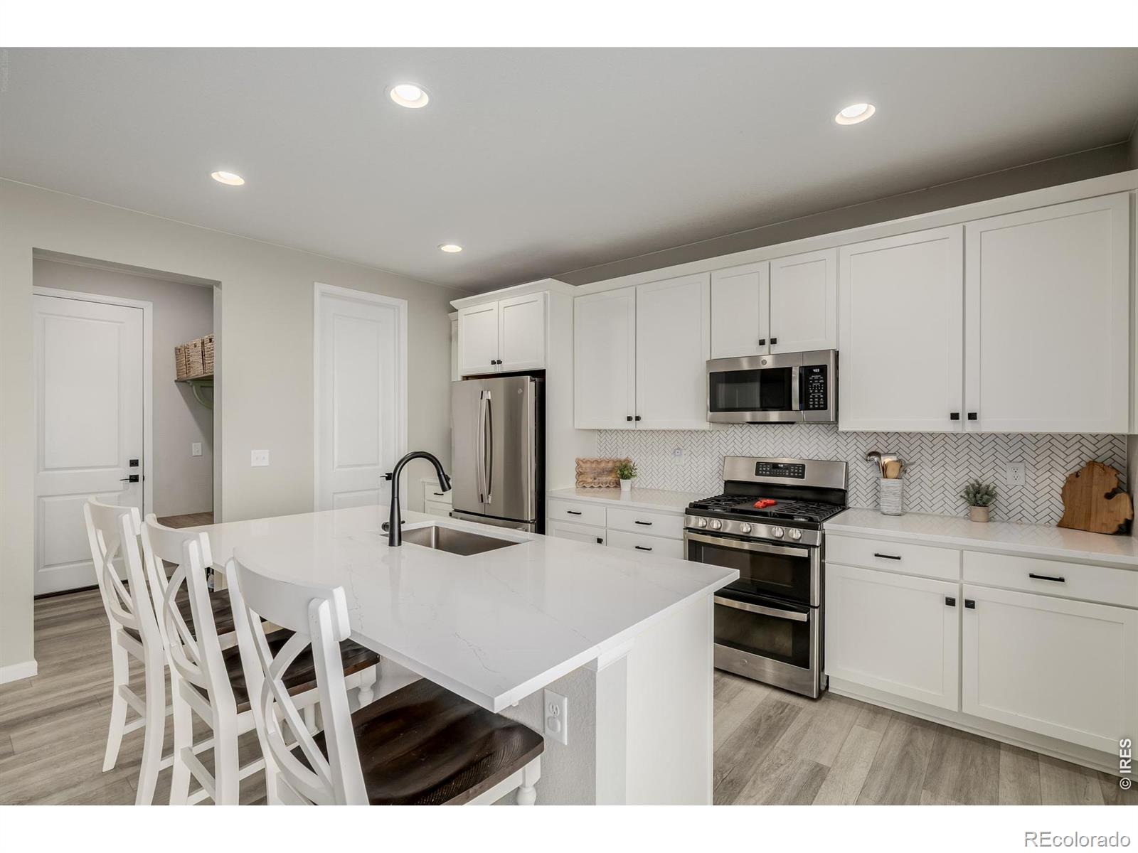 MLS Image #16 for 521  bear peak court,erie, Colorado
