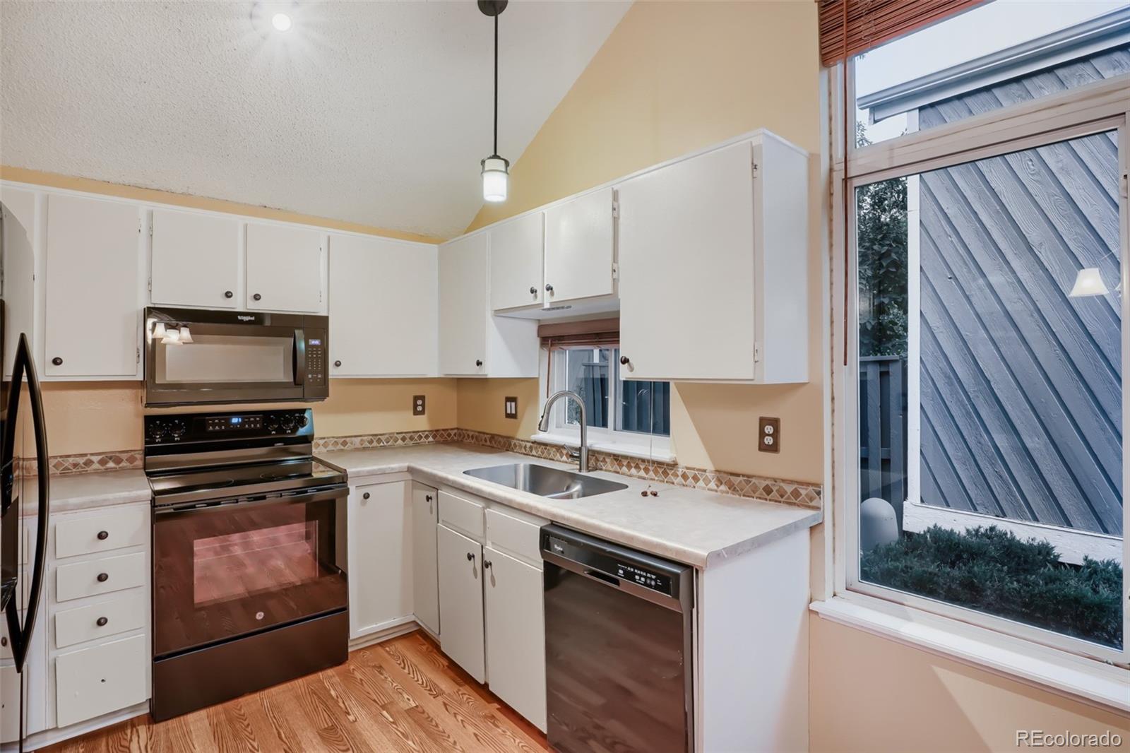 MLS Image #9 for 10223 e peakview avenue,englewood, Colorado