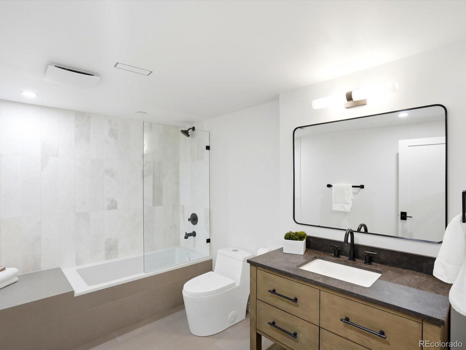 MLS Image #29 for 2800 s university boulevard,denver, Colorado