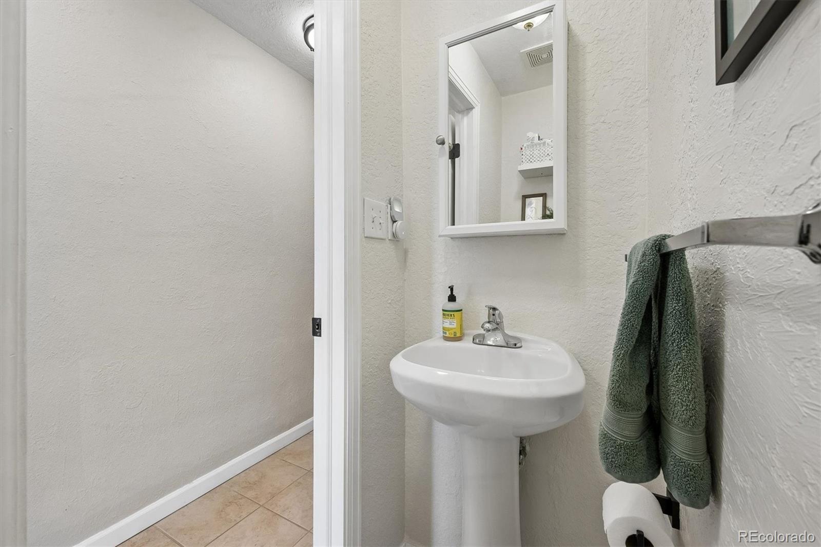 MLS Image #12 for 3915 s jason street,englewood, Colorado