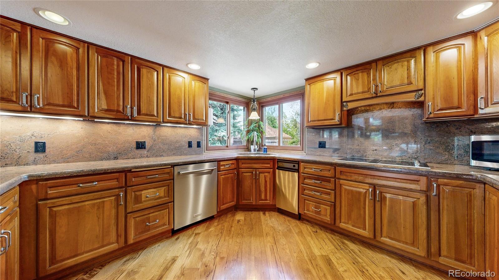 MLS Image #18 for 8277 s yukon way,littleton, Colorado