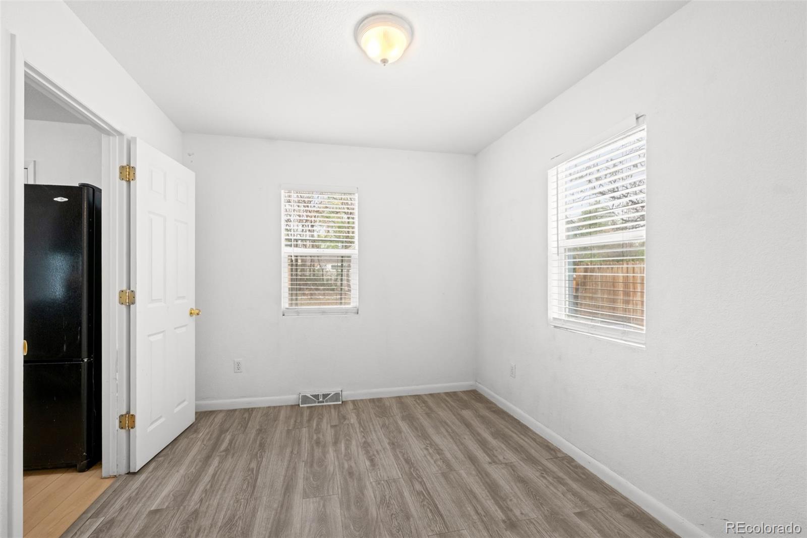 MLS Image #11 for 949 s perry street,denver, Colorado