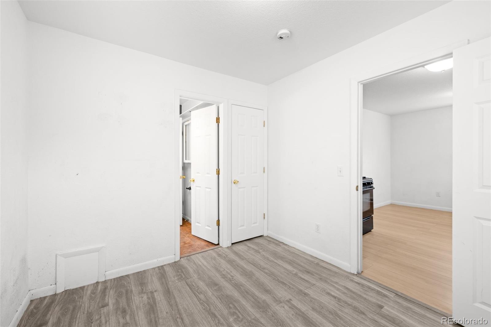 MLS Image #12 for 949 s perry street,denver, Colorado