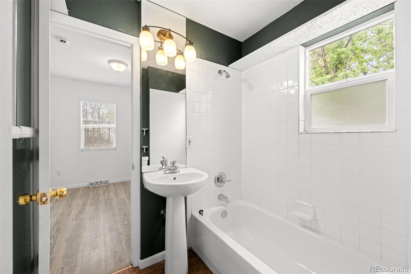 MLS Image #13 for 949 s perry street,denver, Colorado