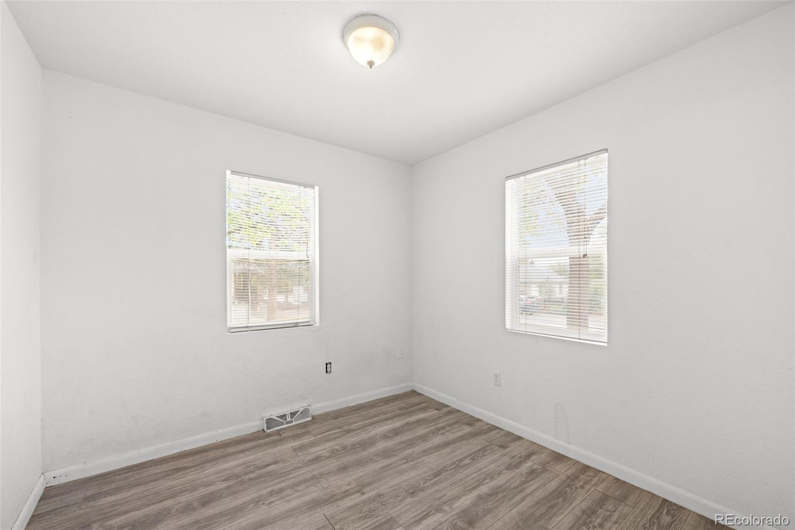 MLS Image #14 for 949 s perry street,denver, Colorado