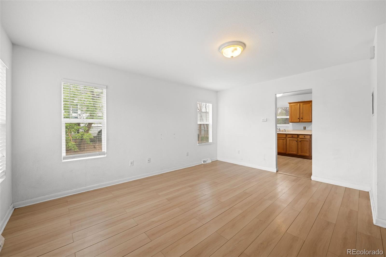 MLS Image #4 for 949 s perry street,denver, Colorado