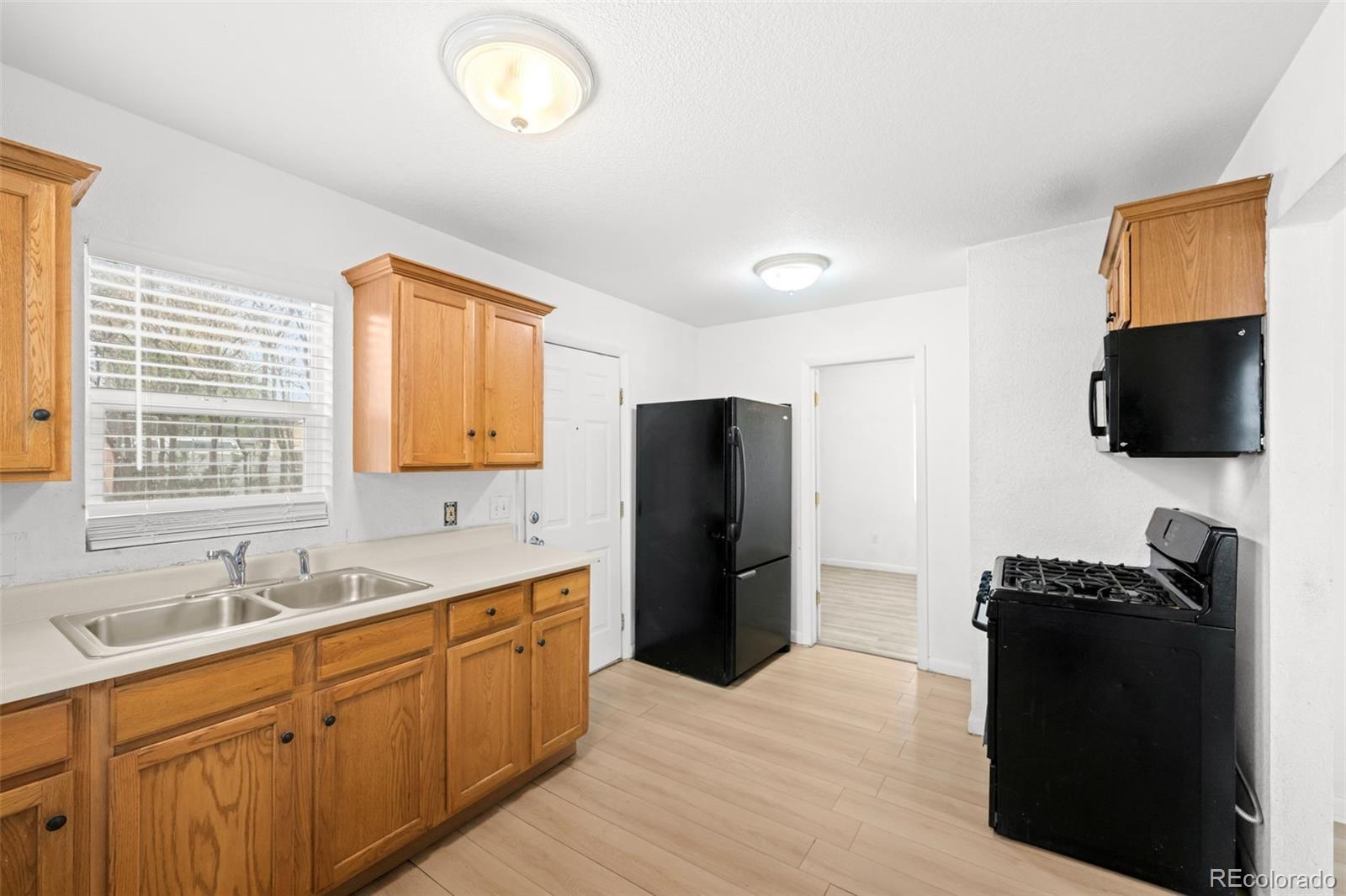 MLS Image #8 for 949 s perry street,denver, Colorado