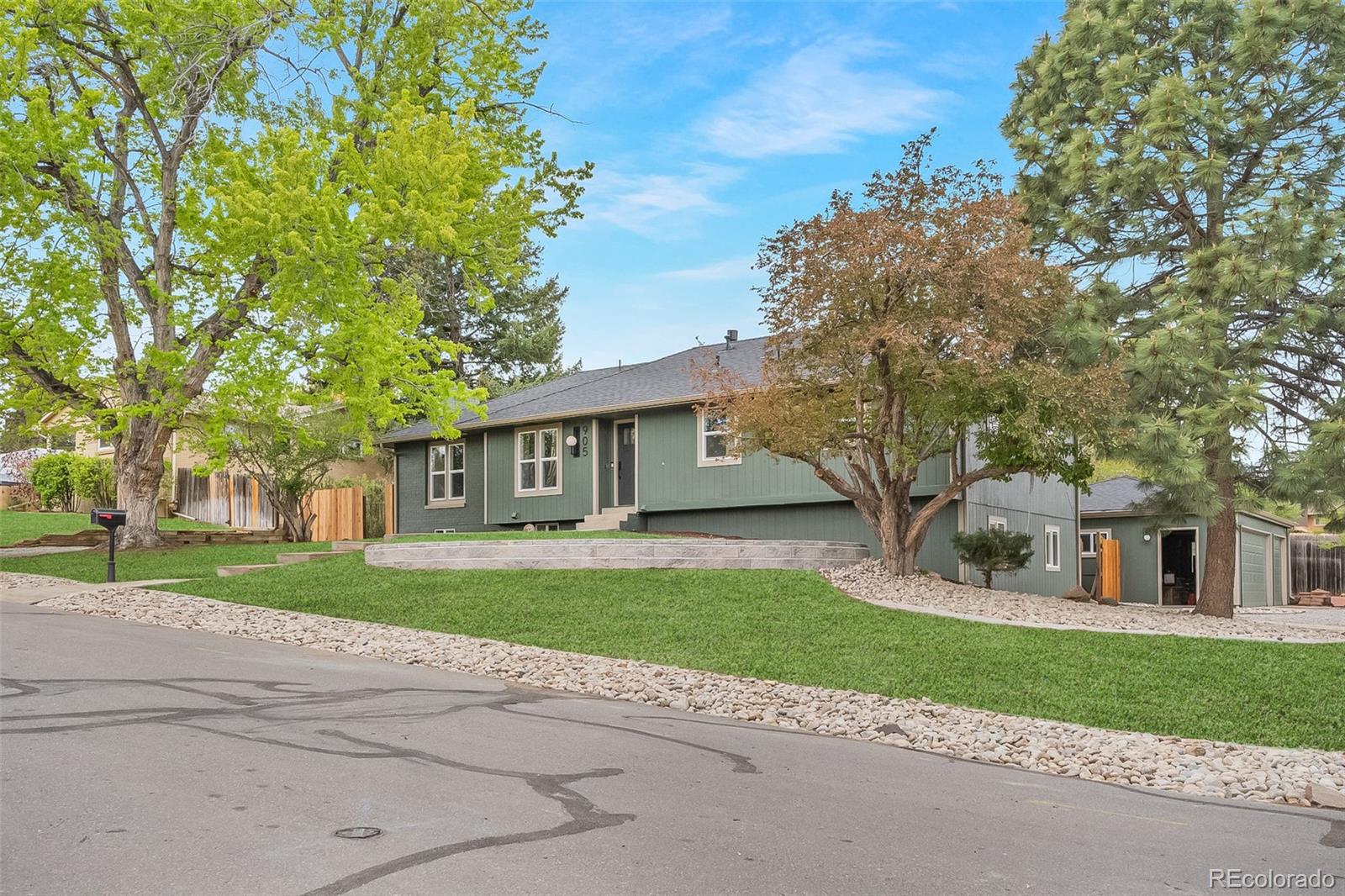 MLS Image #1 for 905 s vance street,lakewood, Colorado