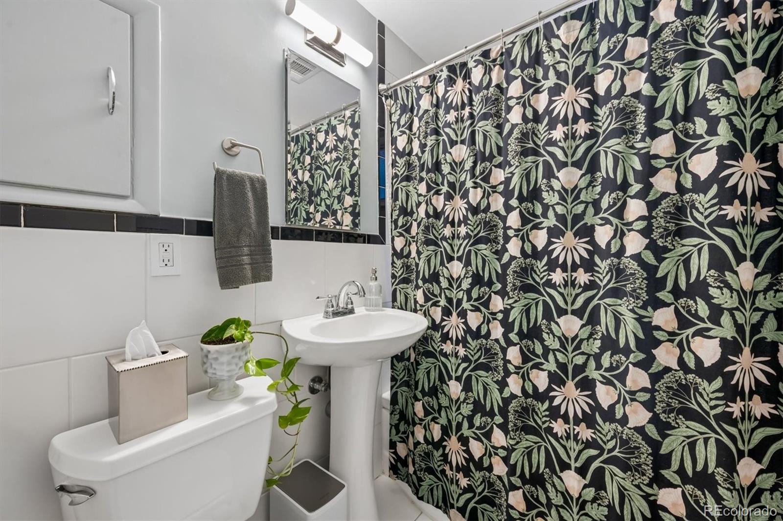 MLS Image #18 for 4565 w 35th avenue,denver, Colorado