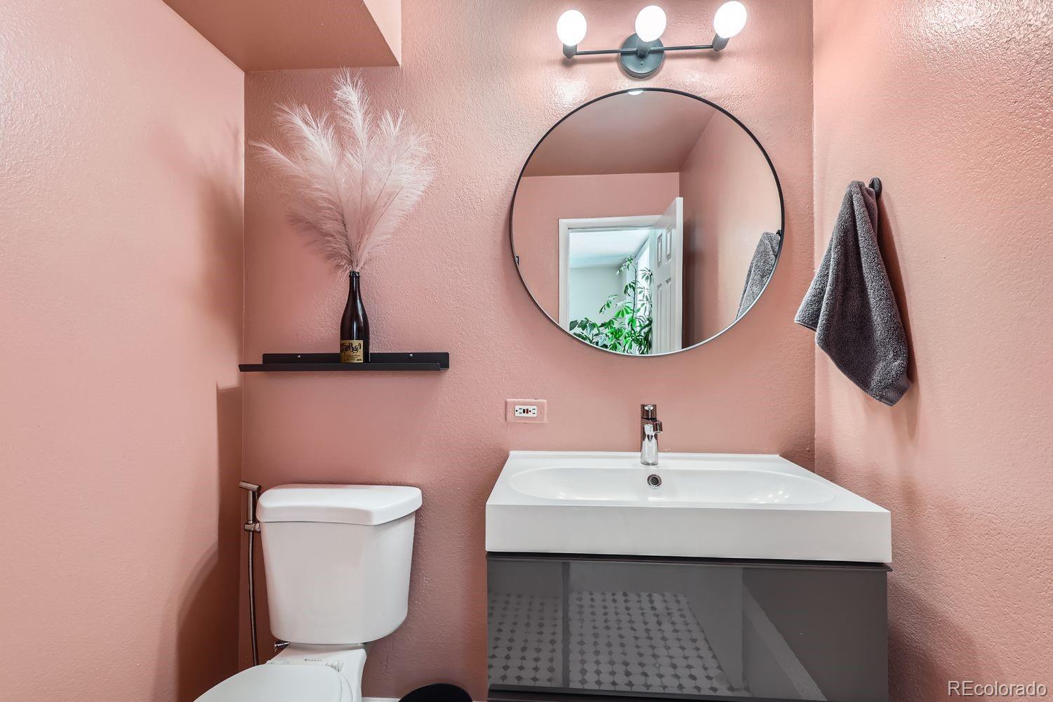 MLS Image #11 for 1390 n emerson street,denver, Colorado