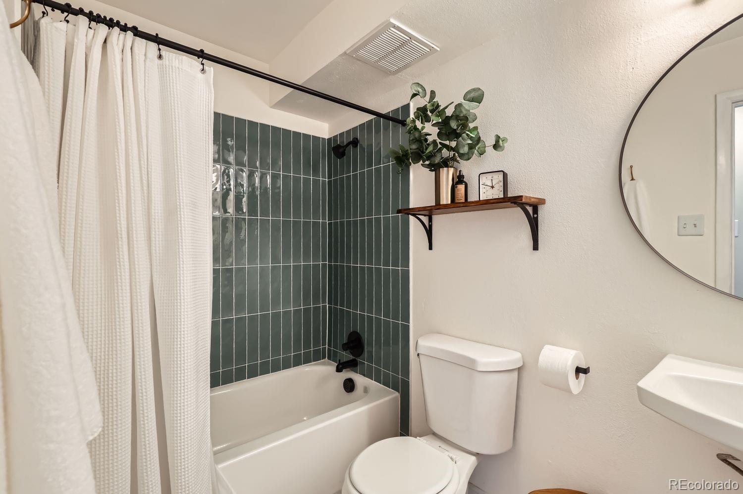 MLS Image #14 for 1390 n emerson street,denver, Colorado