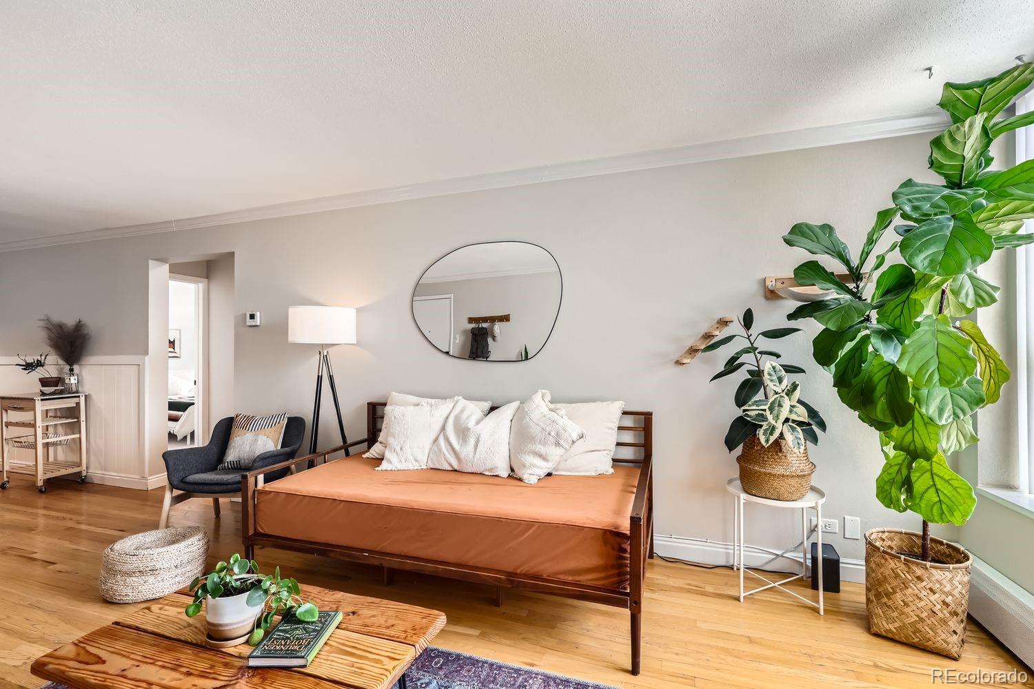 MLS Image #3 for 1390 n emerson street,denver, Colorado