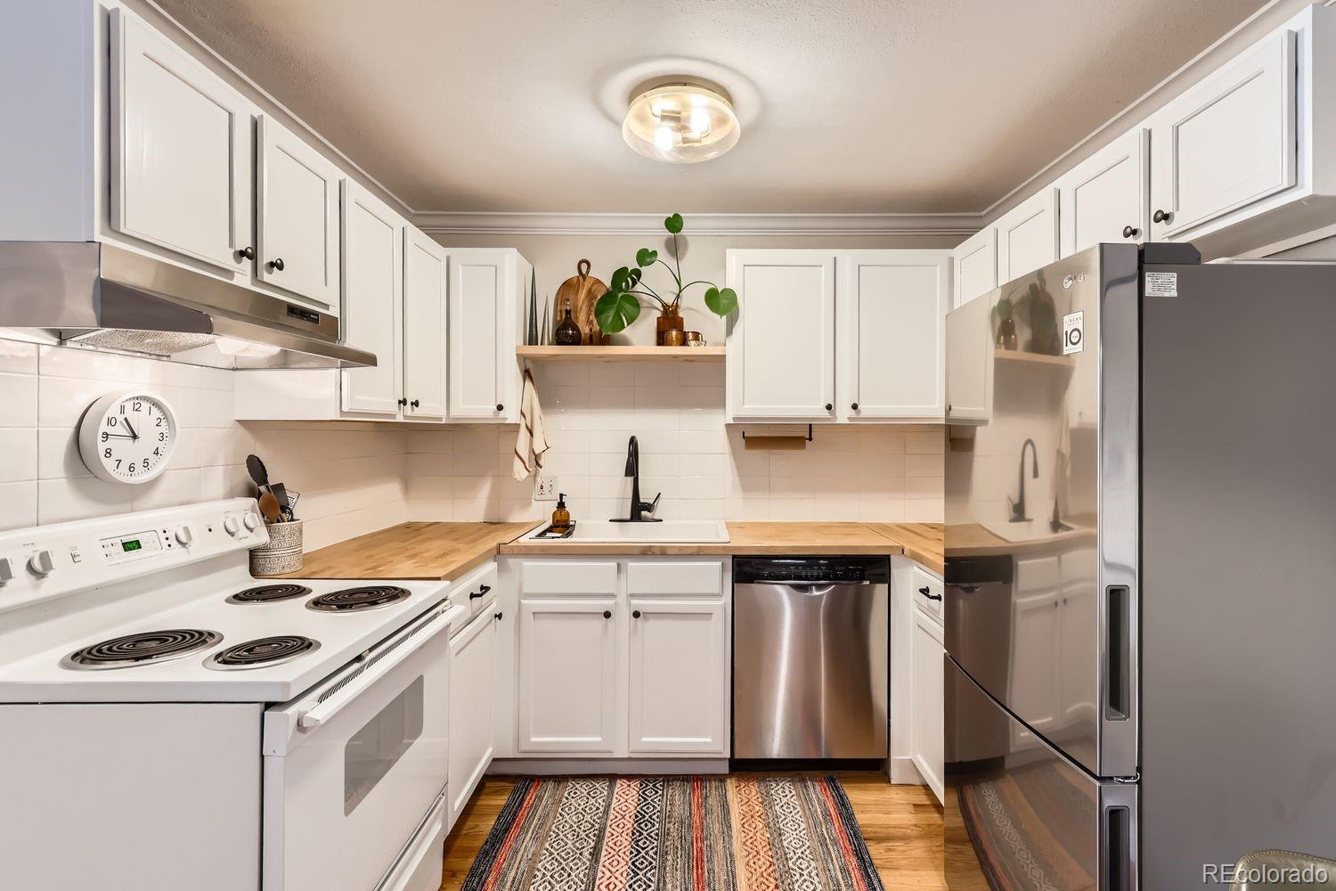 MLS Image #5 for 1390 n emerson street,denver, Colorado