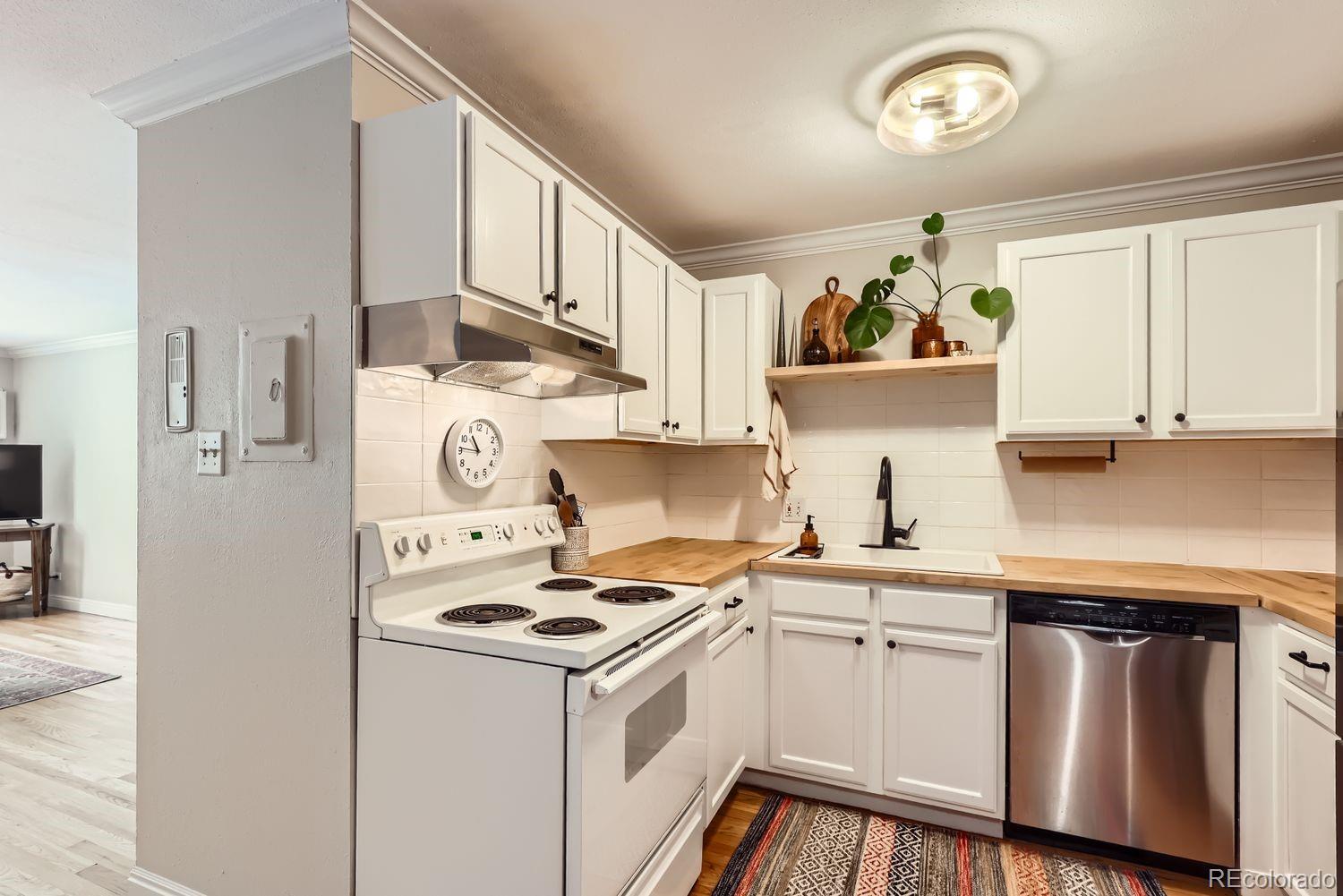 MLS Image #6 for 1390 n emerson street,denver, Colorado