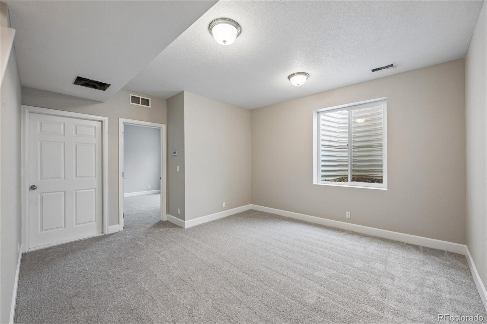 MLS Image #13 for 18273 e 52nd avenue,denver, Colorado