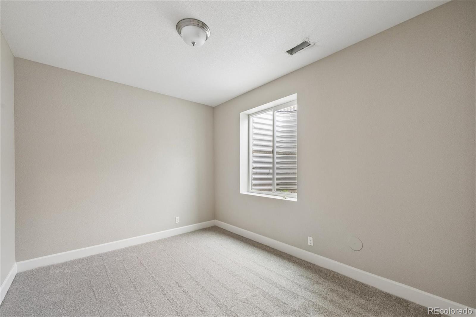 MLS Image #14 for 18273 e 52nd avenue,denver, Colorado