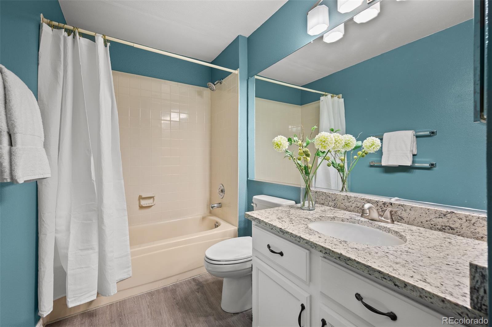 MLS Image #13 for 1470 s quebec way,denver, Colorado