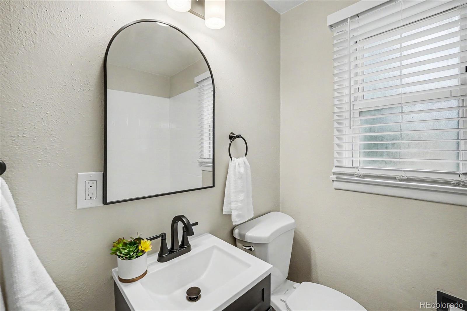 MLS Image #11 for 928  sheridan boulevard,denver, Colorado