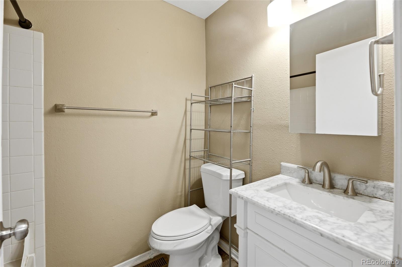 MLS Image #10 for 1100 s waco street f,aurora, Colorado