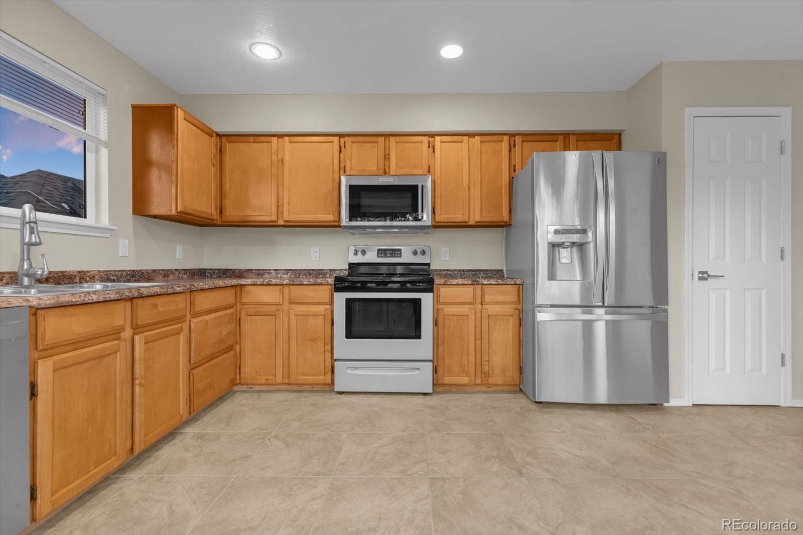 MLS Image #6 for 4765 s zeno street,aurora, Colorado