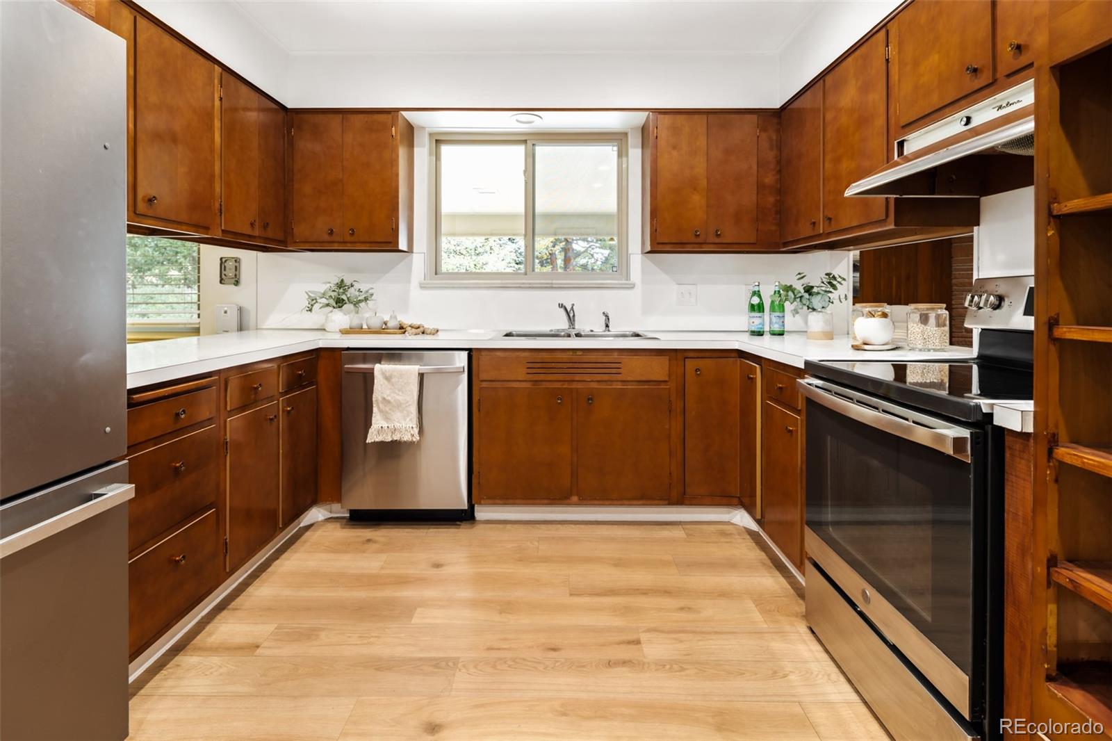 MLS Image #12 for 443 s niagara street,denver, Colorado