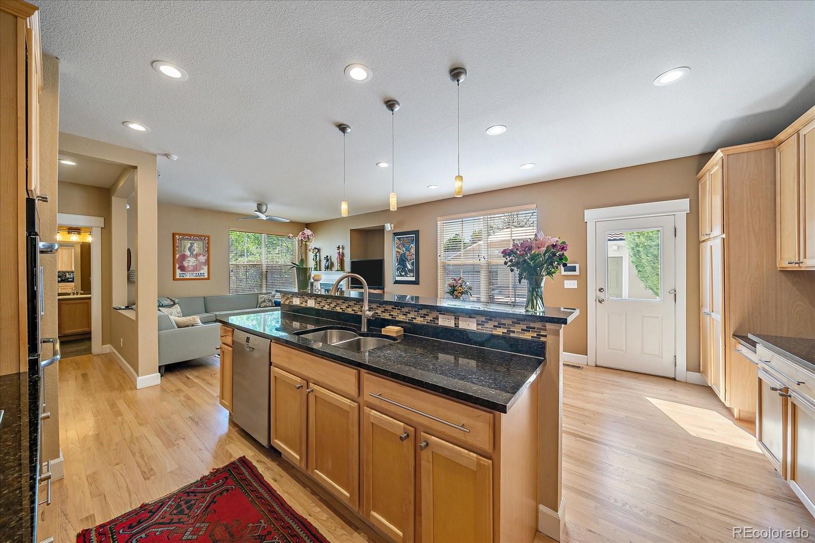 MLS Image #13 for 2825  akron street,denver, Colorado