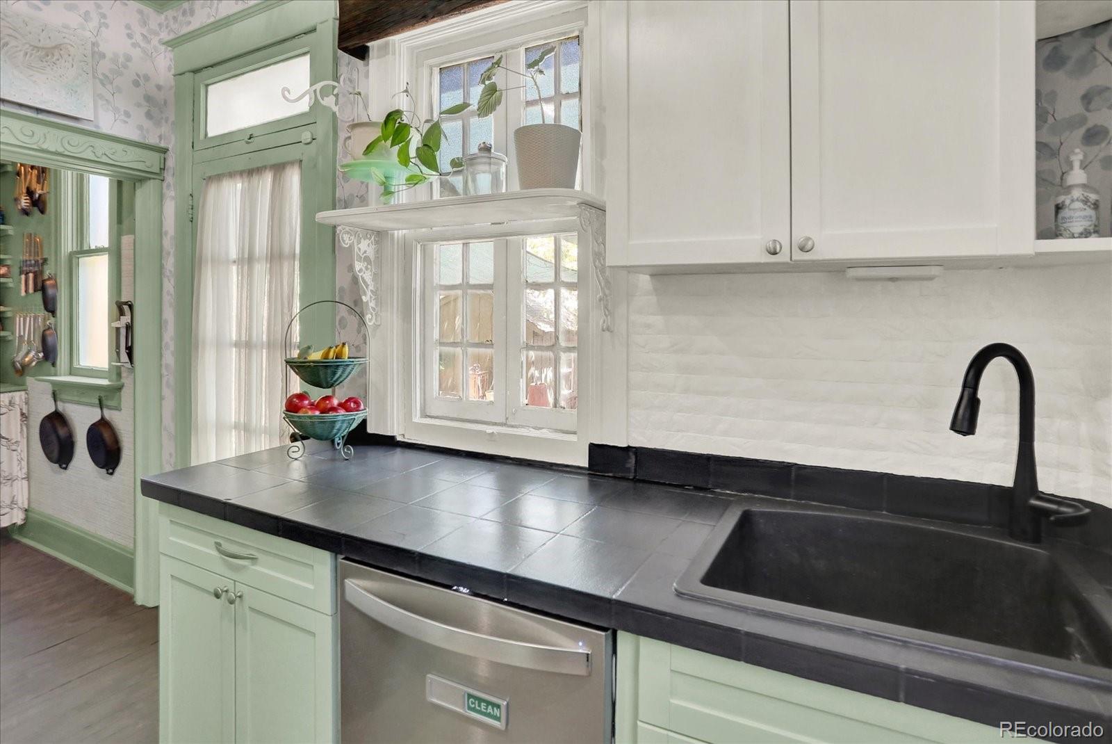 MLS Image #17 for 260 s corona street,denver, Colorado