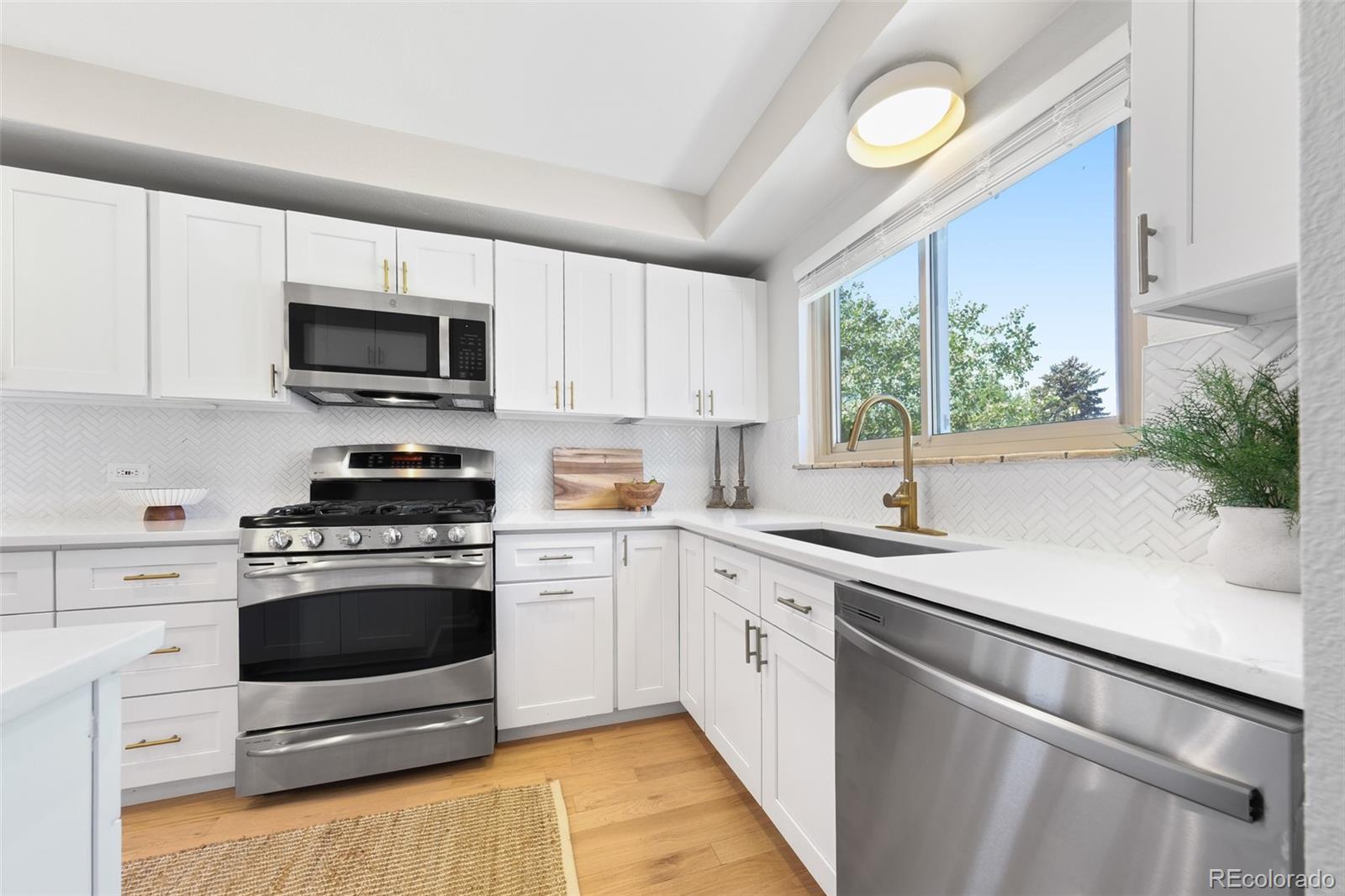MLS Image #11 for 1580 s josephine street,denver, Colorado