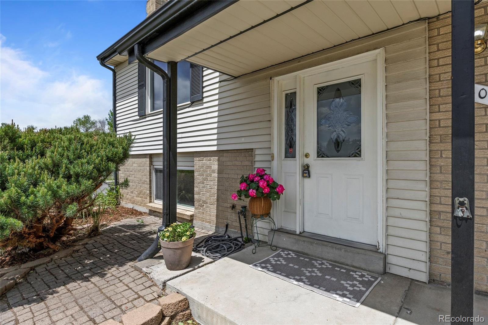 MLS Image #4 for 8603 e dillard place,denver, Colorado