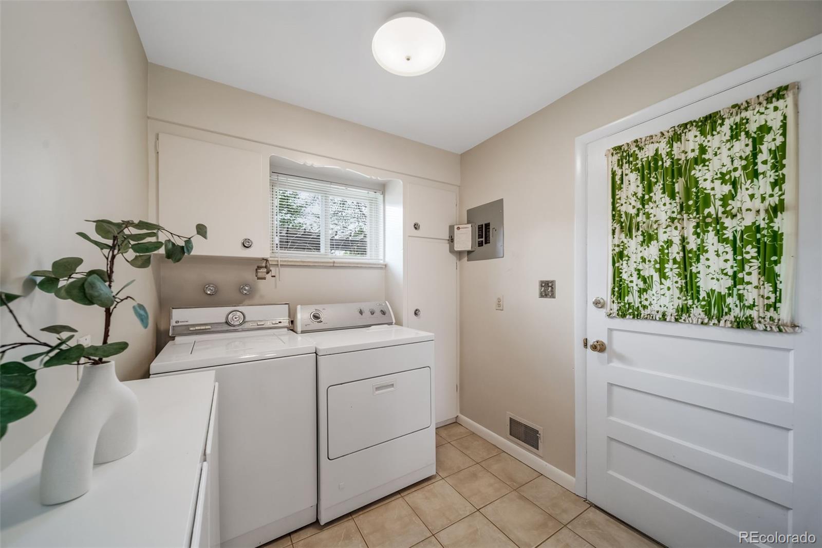 MLS Image #19 for 341  newark street,aurora, Colorado
