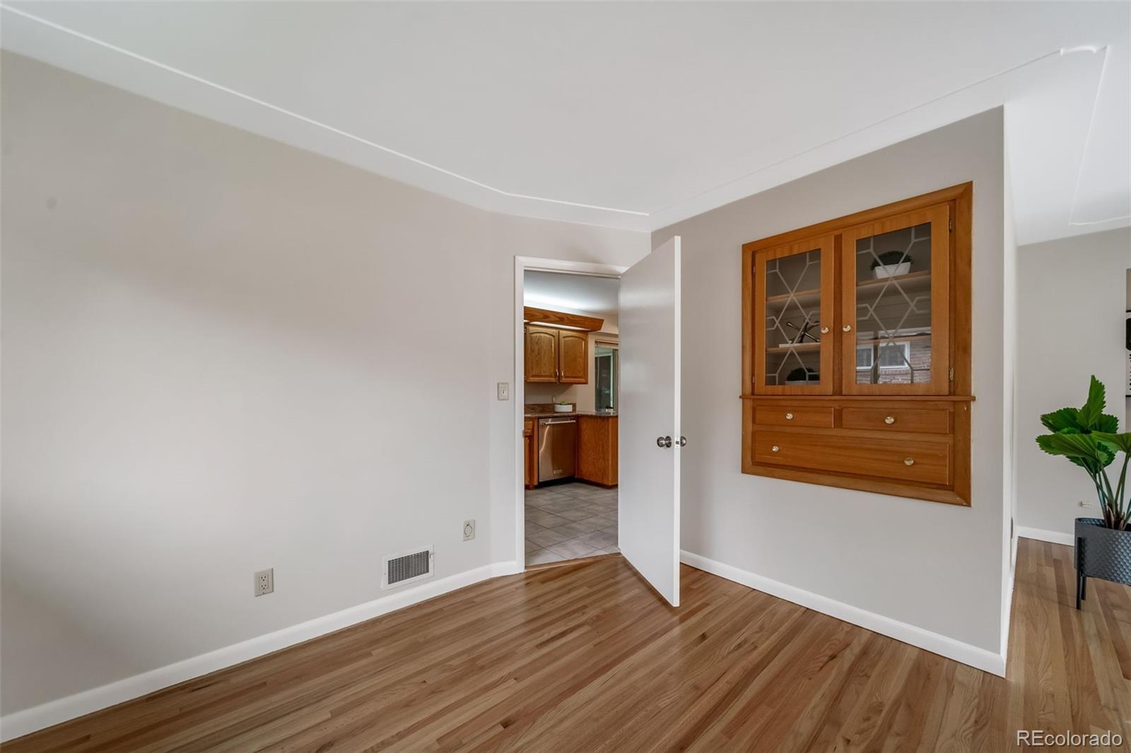 MLS Image #9 for 341  newark street,aurora, Colorado