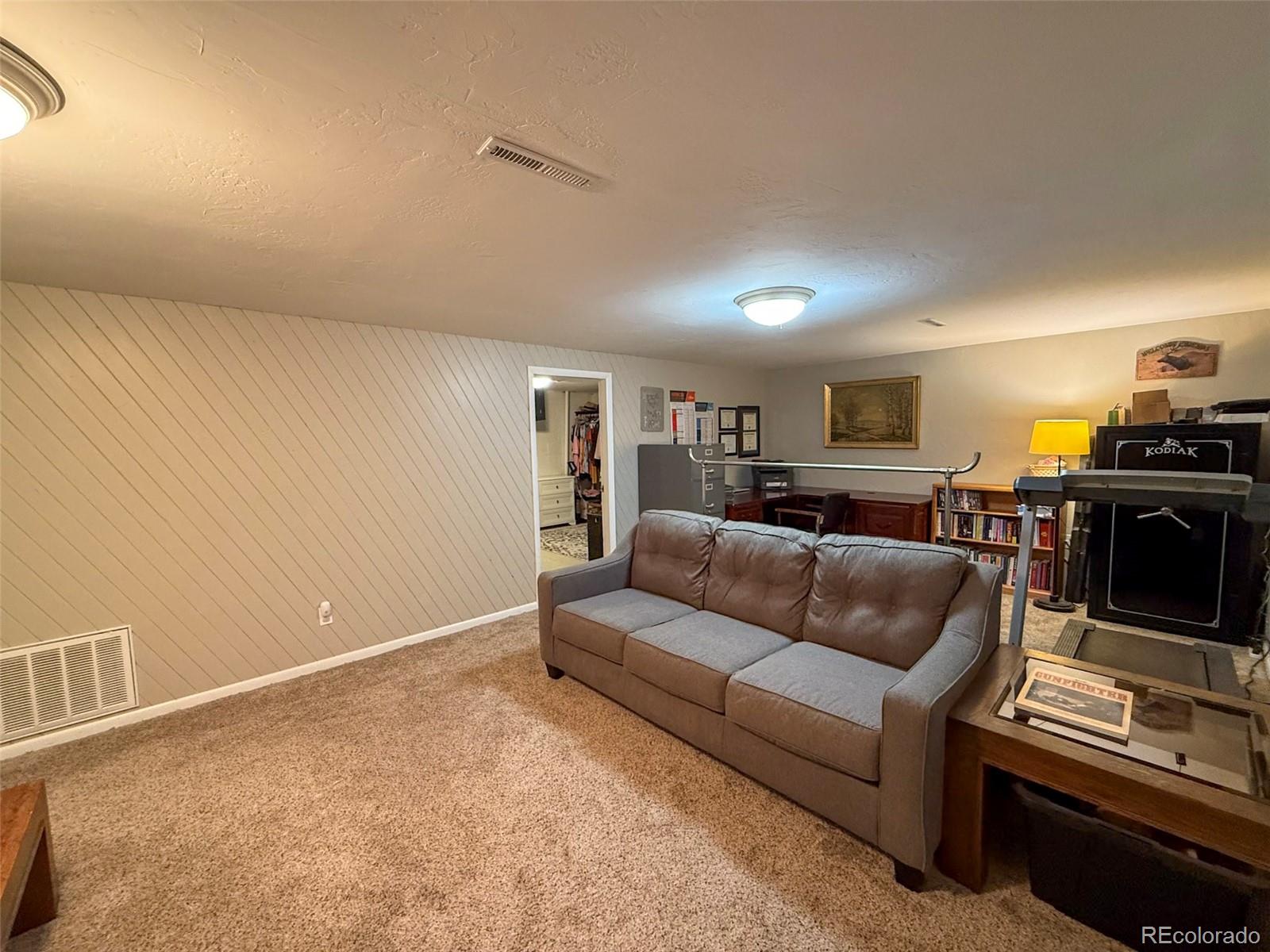 MLS Image #16 for 215  vine street,burlington, Colorado