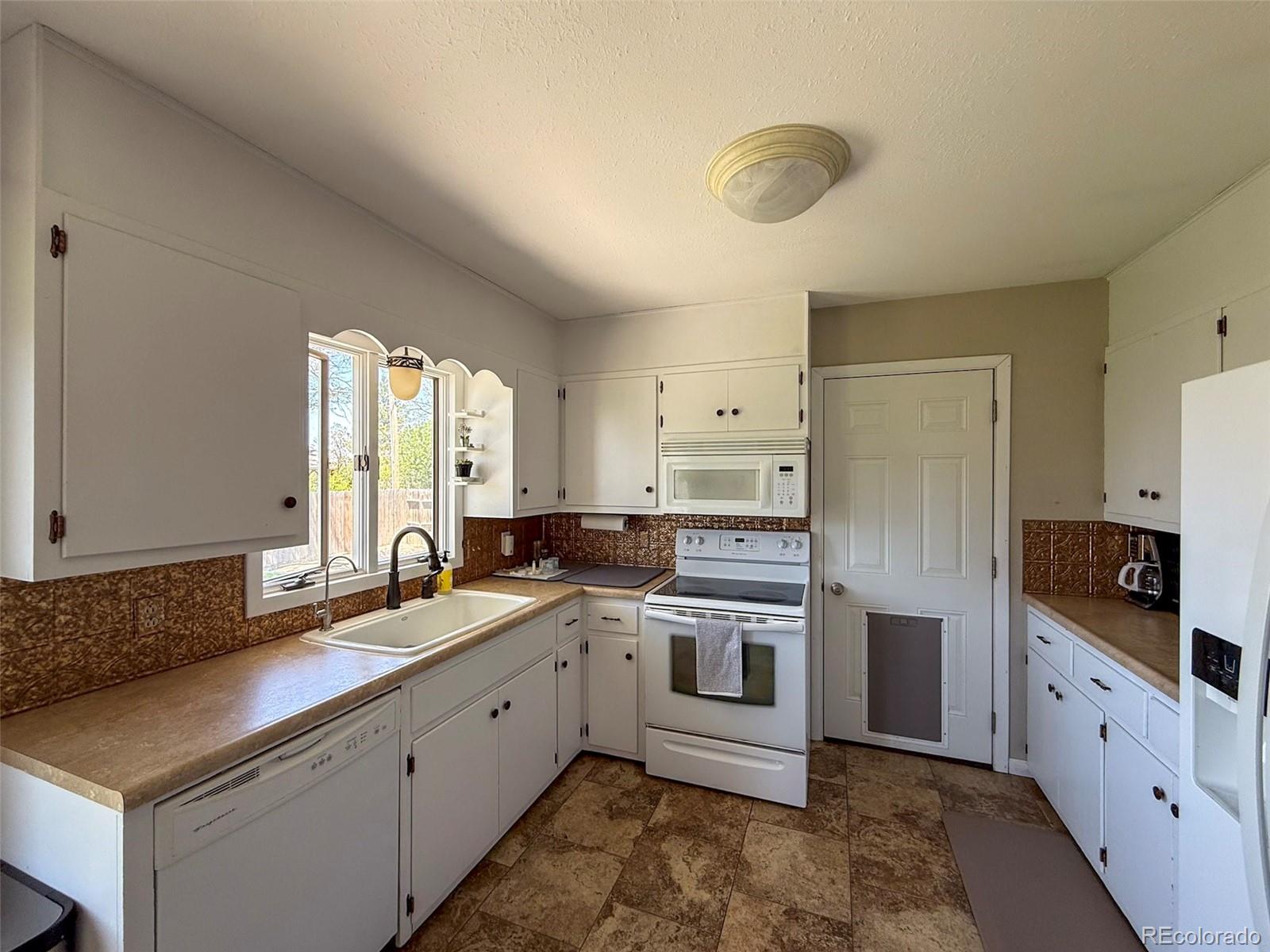MLS Image #2 for 215  vine street,burlington, Colorado