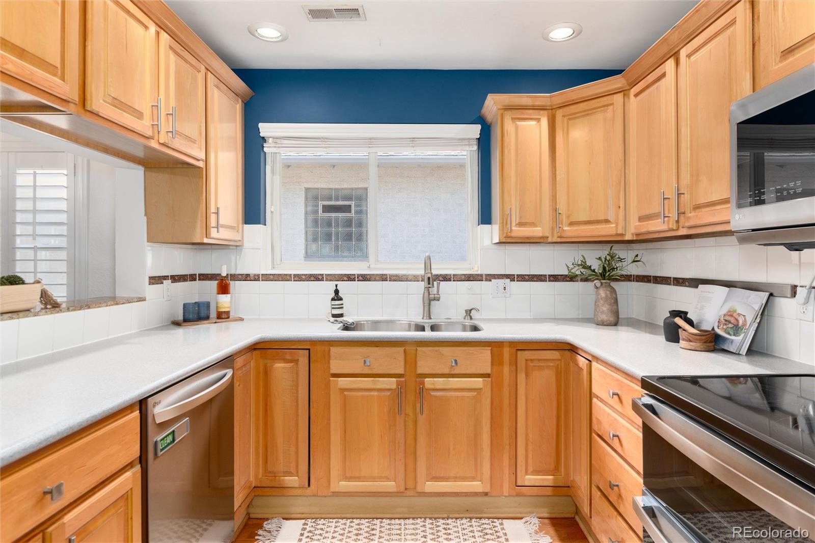 MLS Image #12 for 1921 s sherman street,denver, Colorado