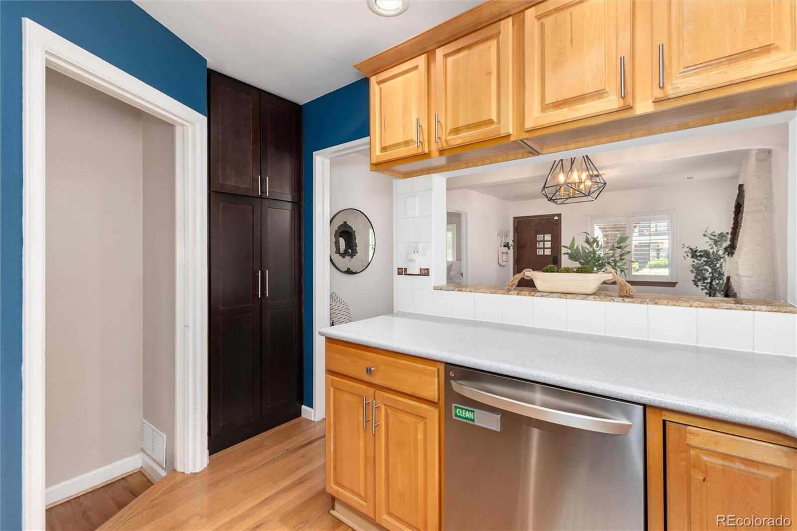 MLS Image #14 for 1921 s sherman street,denver, Colorado