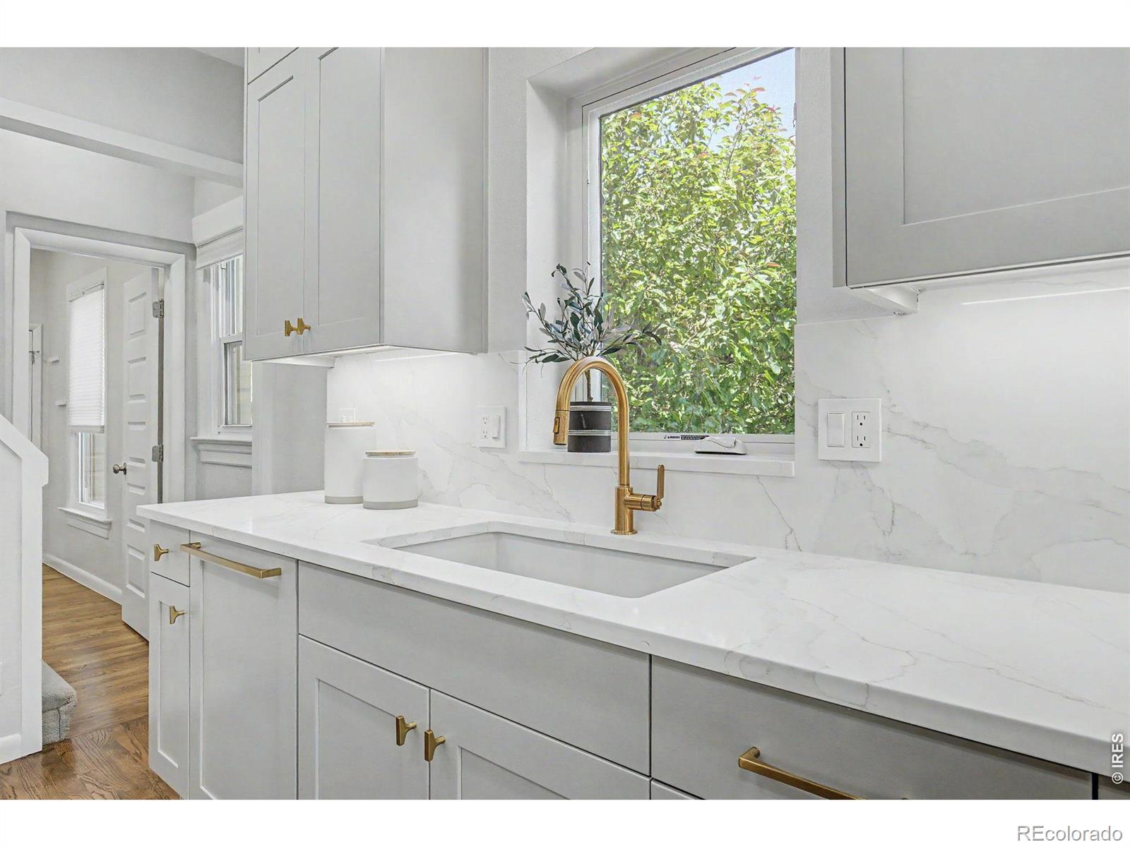 MLS Image #11 for 1324 s lincoln street,denver, Colorado