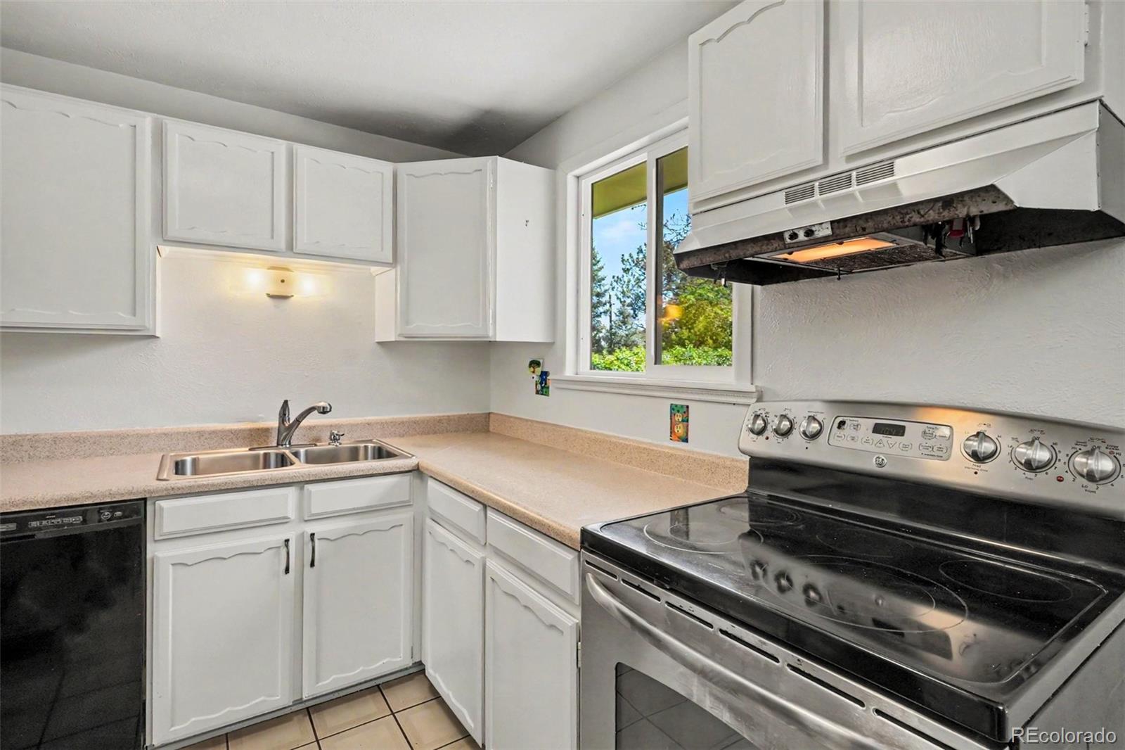 MLS Image #7 for 3046 s alton court,denver, Colorado