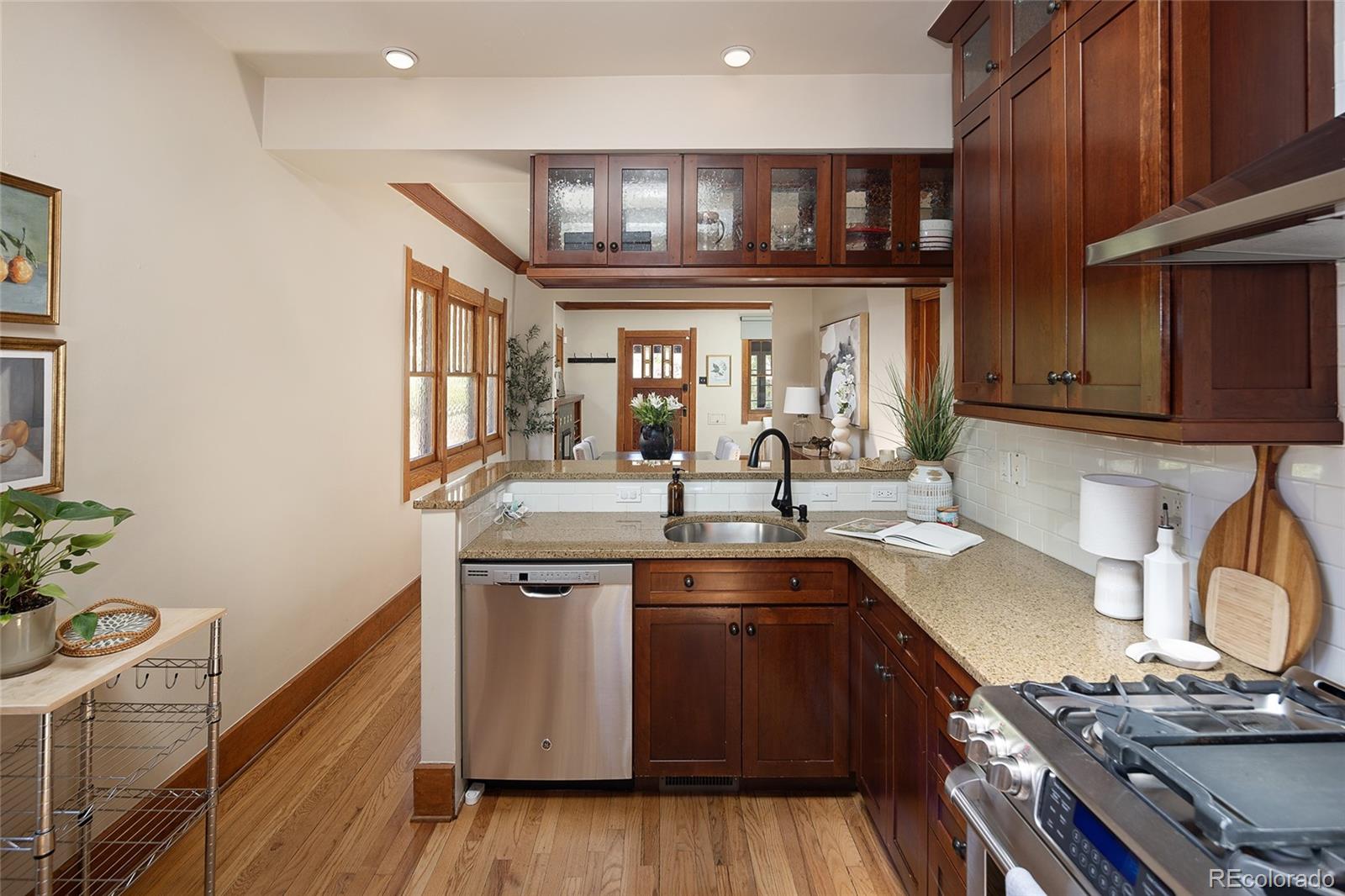 MLS Image #16 for 714 s high street,denver, Colorado