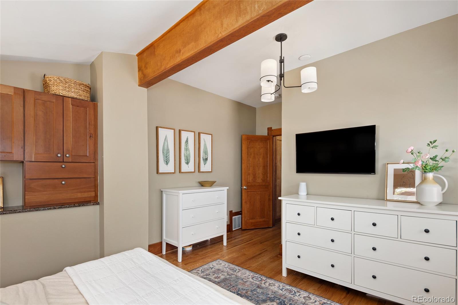 MLS Image #19 for 714 s high street,denver, Colorado
