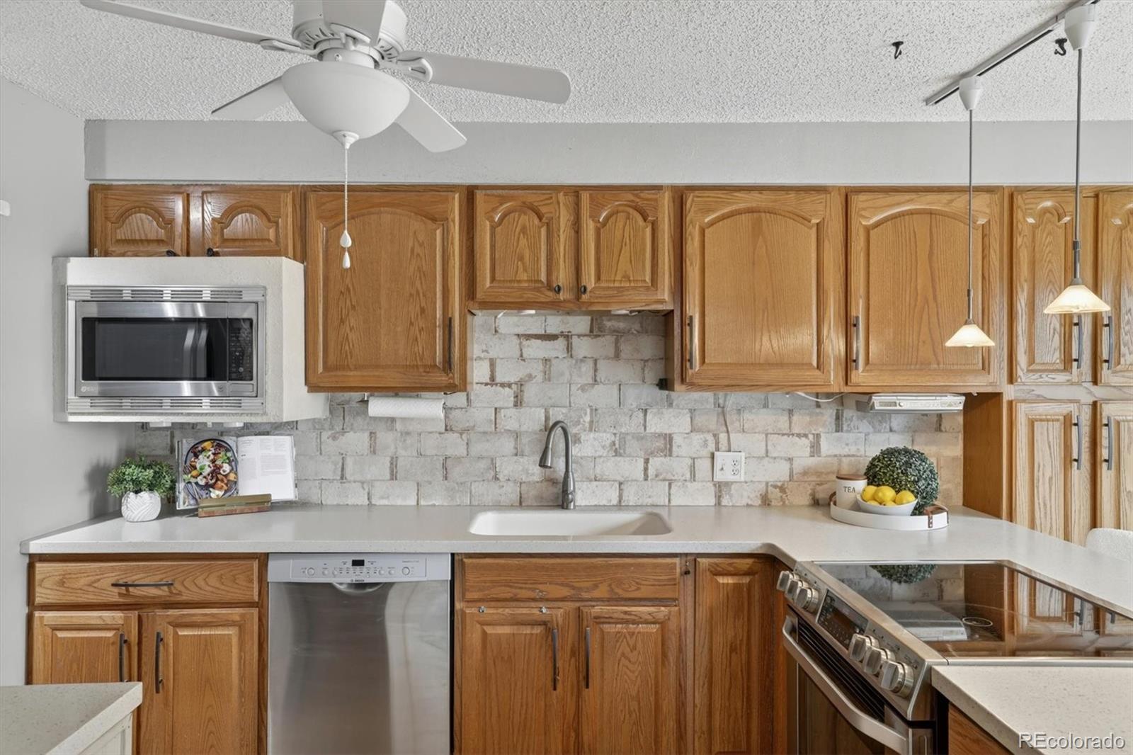 MLS Image #10 for 2883 s locust street,denver, Colorado