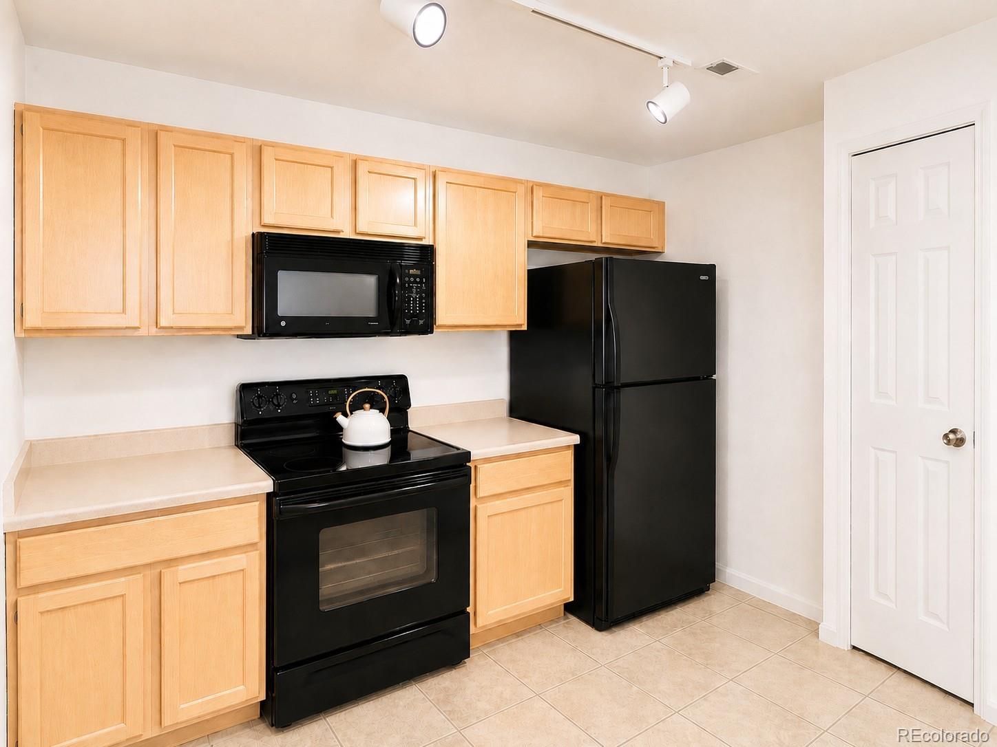 MLS Image #8 for 5255  memphis street,denver, Colorado