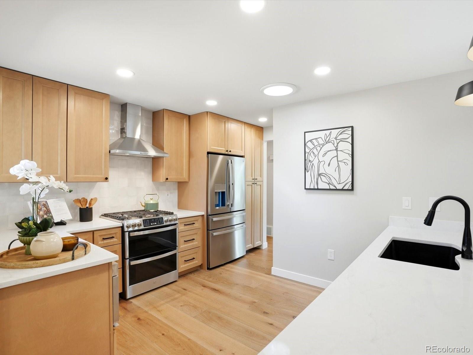 MLS Image #6 for 3403 s ivanhoe way,denver, Colorado