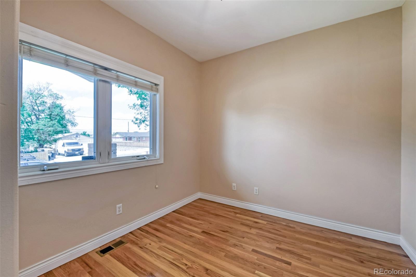 MLS Image #18 for 6648  king street,denver, Colorado