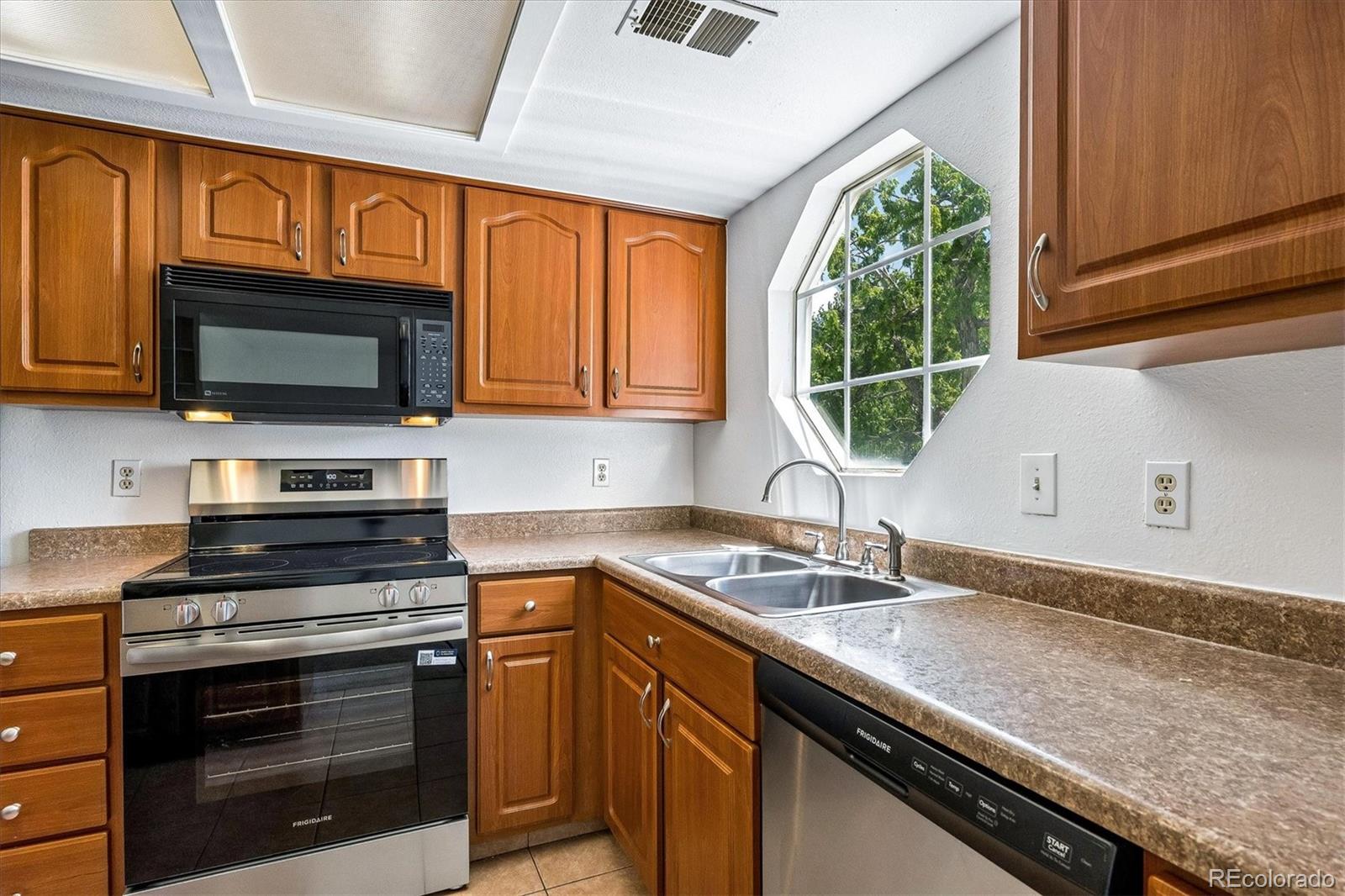 MLS Image #6 for 12583 e pacific circle d,aurora, Colorado