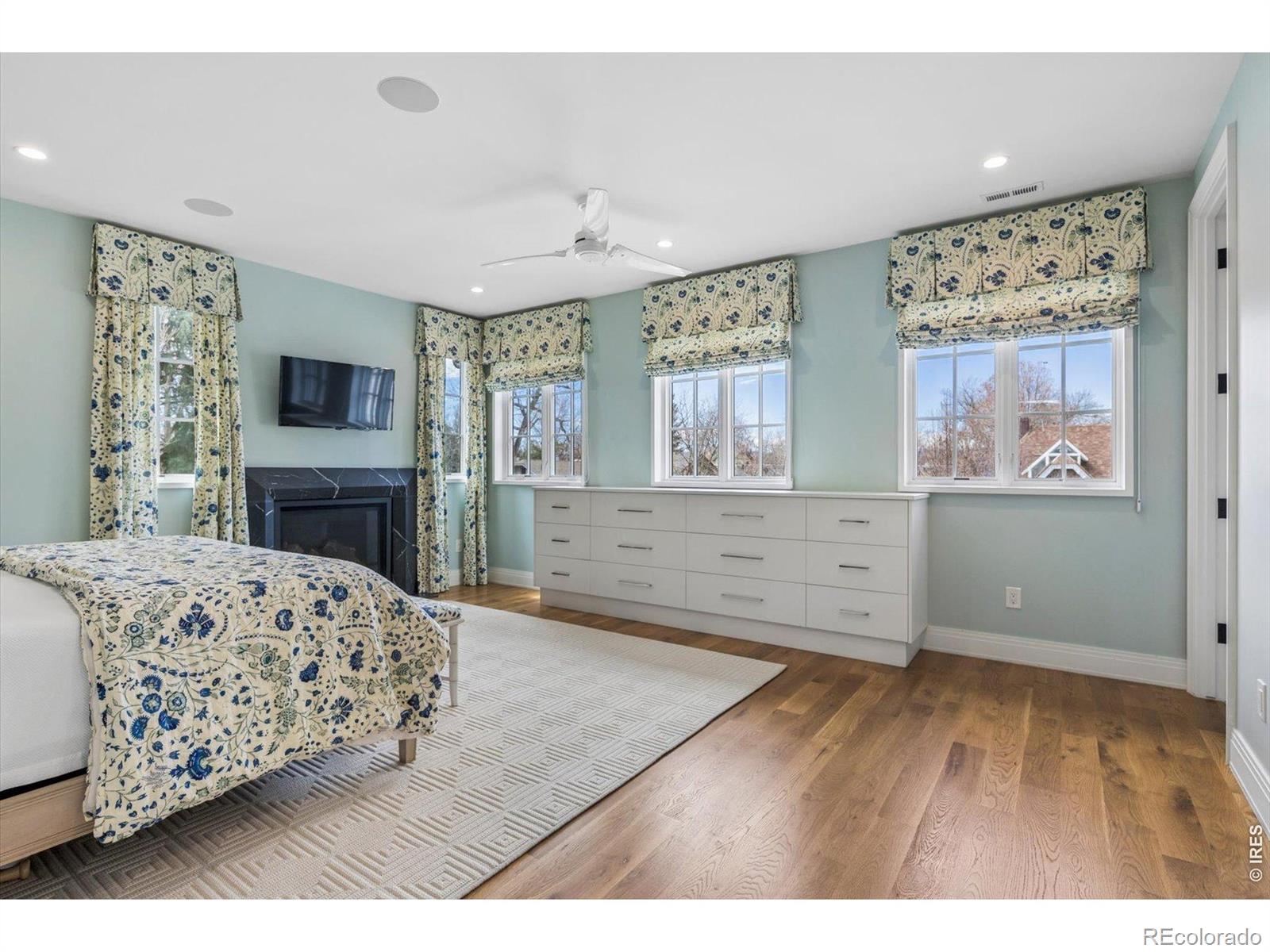 MLS Image #18 for 792 s high street,denver, Colorado