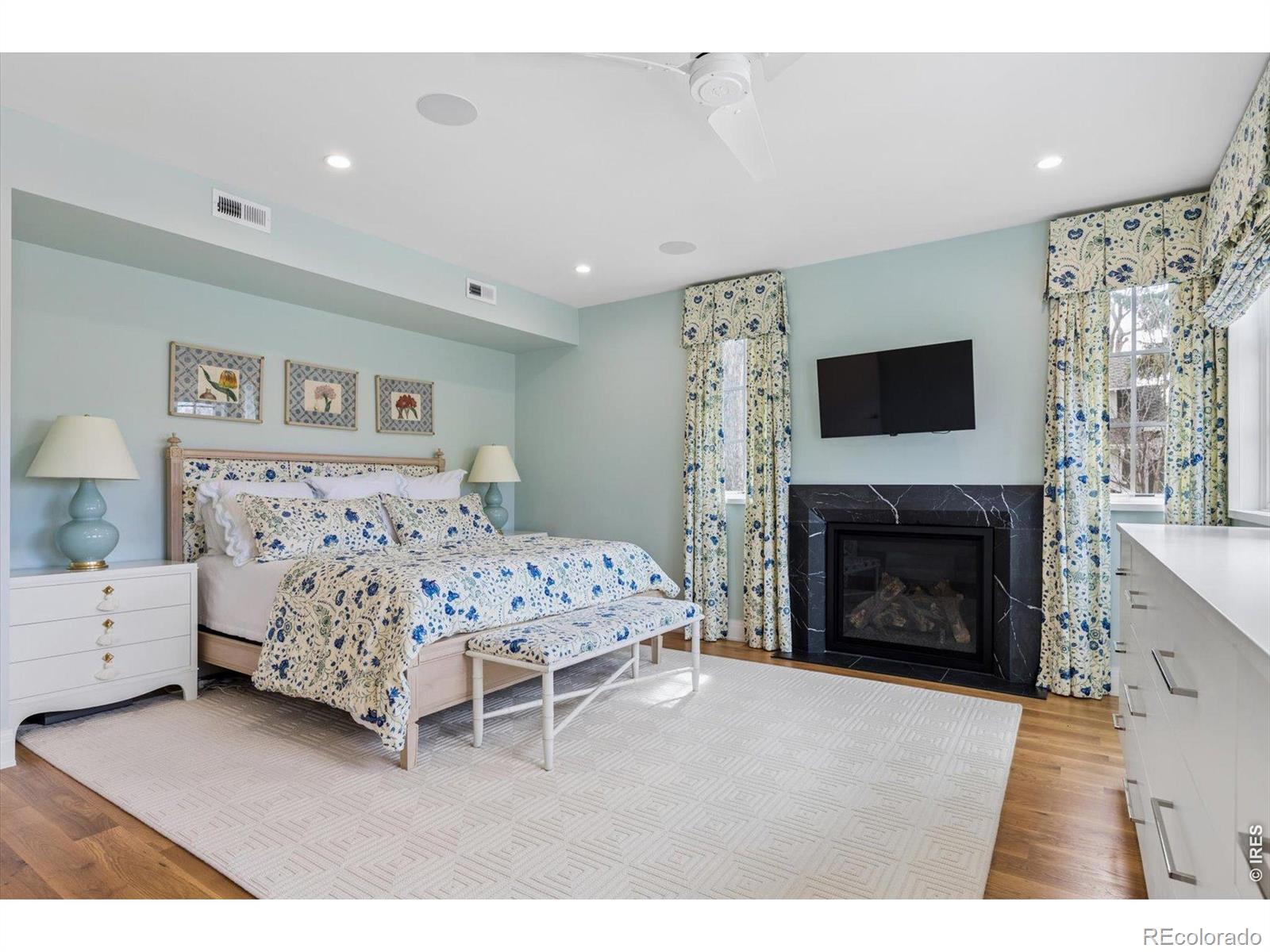 MLS Image #19 for 792 s high street,denver, Colorado