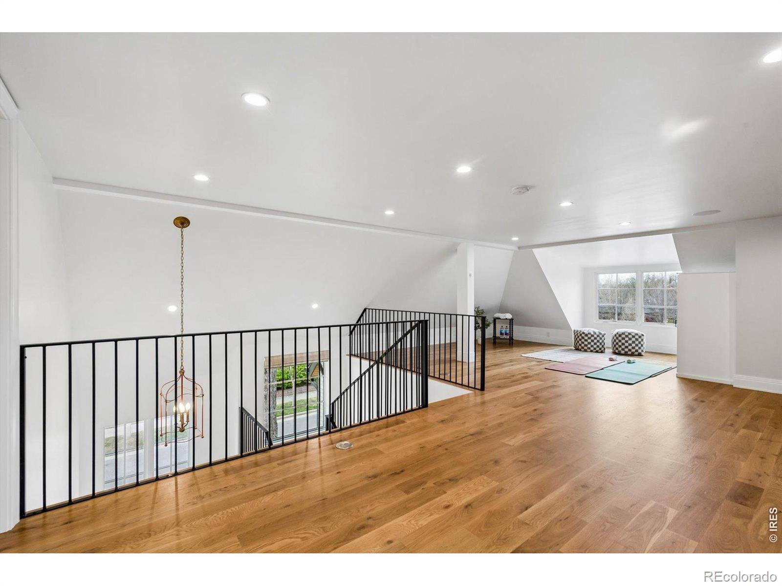 MLS Image #32 for 792 s high street,denver, Colorado