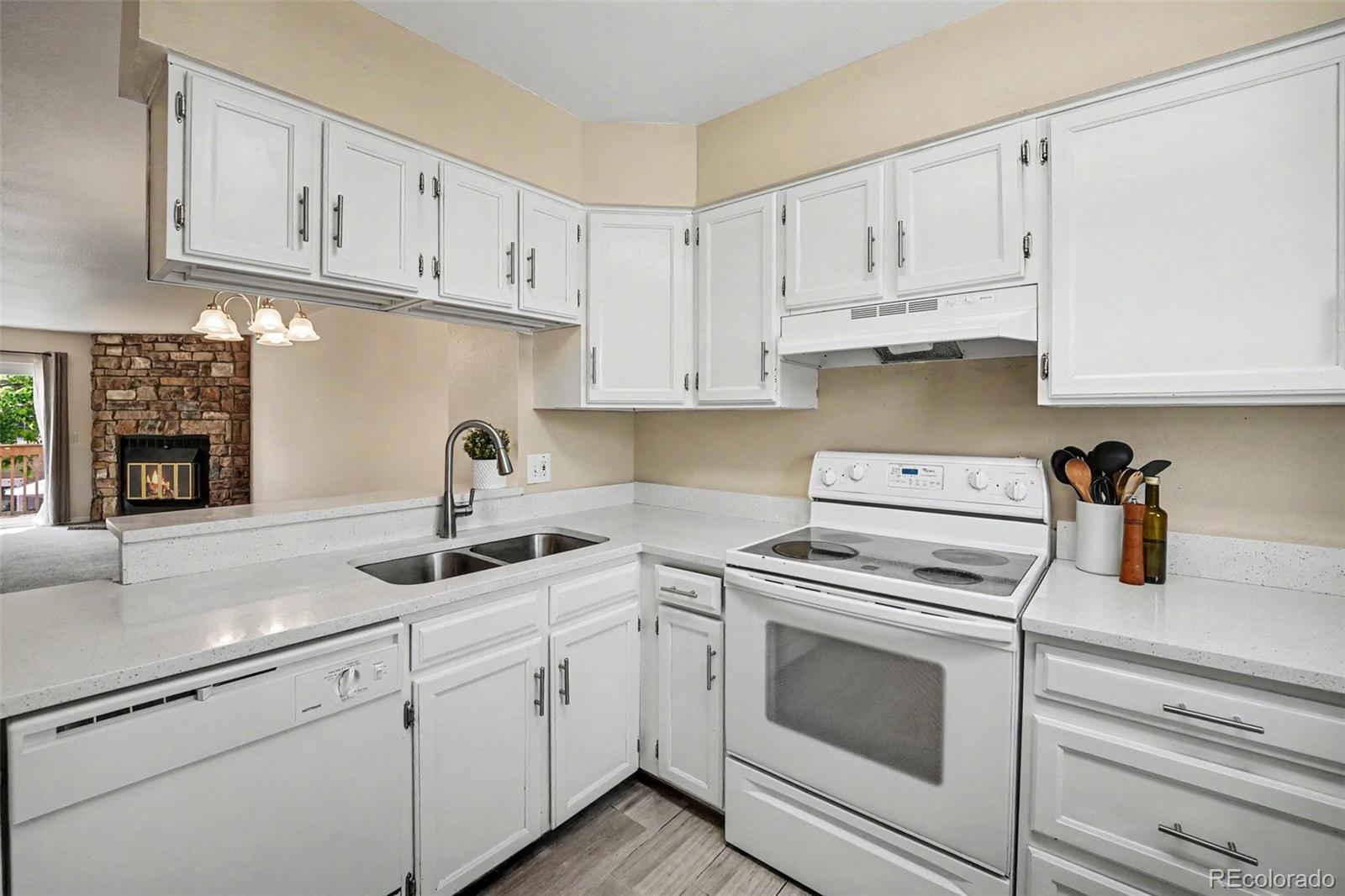 MLS Image #5 for 1811 s quebec way,denver, Colorado