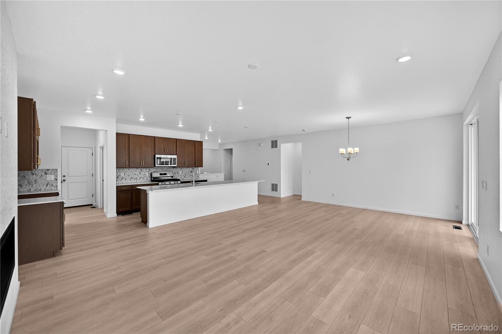 MLS Image #11 for 17008 w 92nd drive,arvada, Colorado