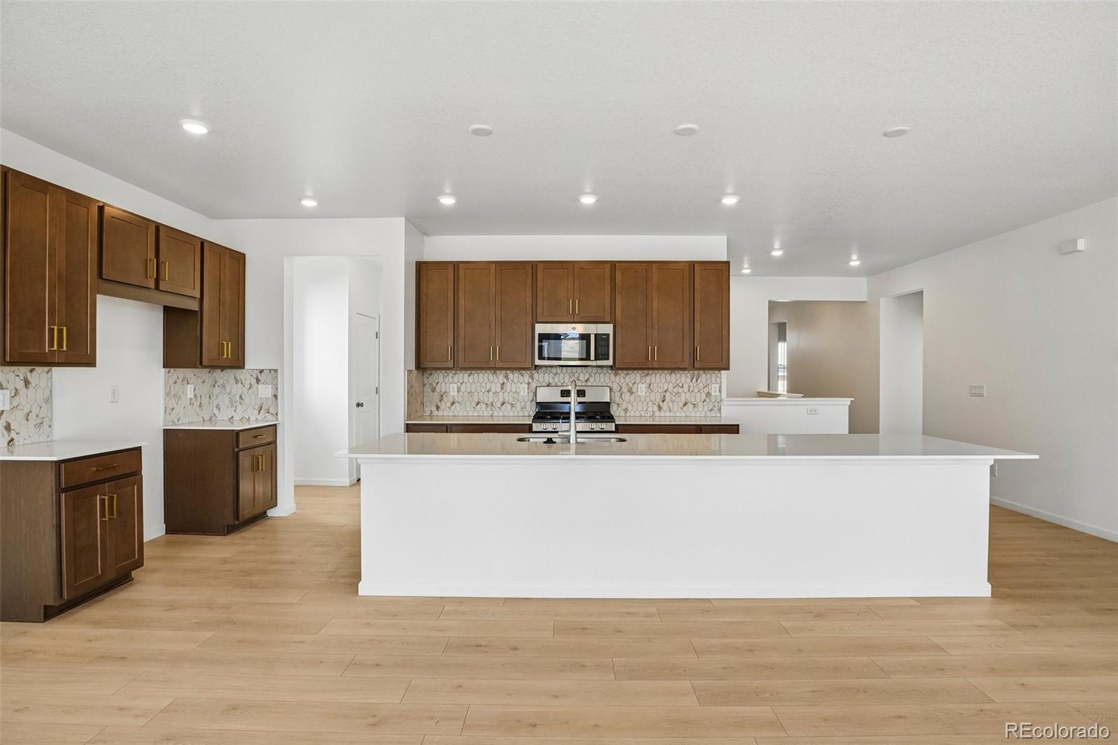 MLS Image #7 for 17008 w 92nd drive,arvada, Colorado